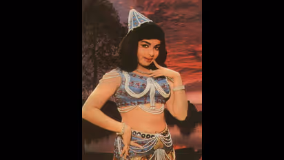 அடேங்கப்பா... ஜெயலலிதா சொந்த குரலில் இத்தனை சூப்பர் ஹிட் பாடலை பாடி இருக்கிறாரா?