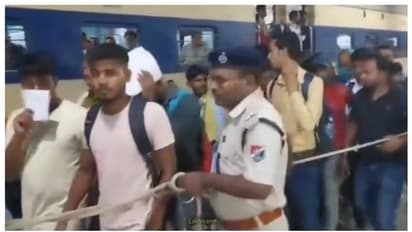 ടിക്കറ്റില്ലാതെ യാത്ര; എസി കോച്ചിൽ നിന്നും അറസ്റ്റ് ചെയ്തത് 21 പേരെ