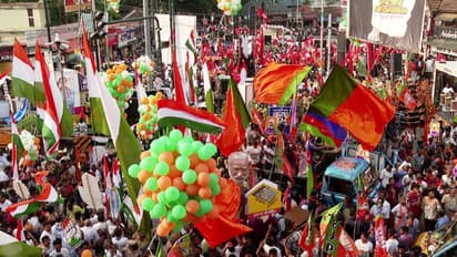 ആവേശക്കടലിരമ്പം... കൊടും ചൂടിന് മേലെ കൊട്ടിക്കലാശം; കേരളത്തിൽ മാത്രമുള്ള കാഴ്ച, പരസ്യ പ്രചാരണം അവസാനത്തിലേക്ക്
