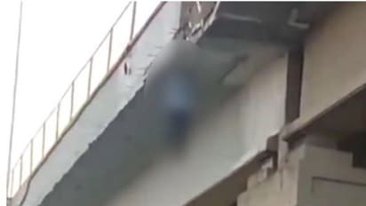 നിർമ്മാണത്തിലിരിക്കുന്ന ഫ്ലൈ ഓവറിന് നടുവിൽ എന്തോ ഒന്ന് ! പരിശോധിച്ചപ്പോൾ യുവാവ് തൂങ്ങി മരിച്ച നിലയിൽ