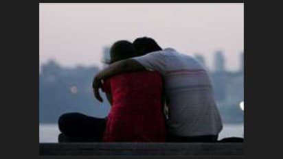 தனிமையில் பேசிக்கொண்டிருந்தது ஒரு தப்பா? காதலர்களை மிரட்டி பணம் பறித்த கும்பல் - நெல்லையில் பரபரப்பு