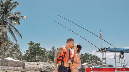 ಪತ್ನಿ ಜೊತೆ RCB ನಾಯಕ ಫಾಫ್ ಡು ಪ್ಲೆಸಿಸ್‌ ರೊಮ್ಯಾನ್ಸ್, ಮ್ಯಾಚ್ ಮಾತ್ರ ಗೆಲ್ಸಕ್ಕಾಗೋಲ್ಲವೆಂದ ಫ್ಯಾನ್ಸ್!