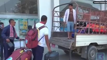 നേപ്പാള്‍ പര്യടനത്തിനെത്തിയ വിന്‍ഡീസ് താരങ്ങളുടെ ലഗേജ് കൊണ്ടുപോകാനെത്തിയ വാഹനം കണ്ട് ഞെട്ടി ആരാധകര്‍