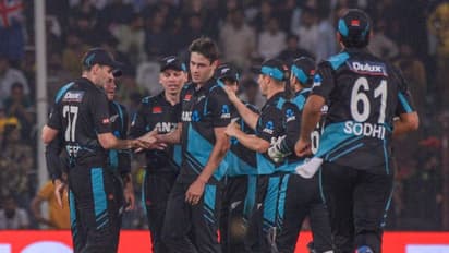 പ്രമുഖ താരങ്ങളാരുമില്ല, 'ബി' ടീമുമായി ഇറങ്ങിയിട്ടും ബാബറിന്റെ പാകിസ്ഥാനെ തകര്ത്ത് ന്യൂസിലന്ഡ്