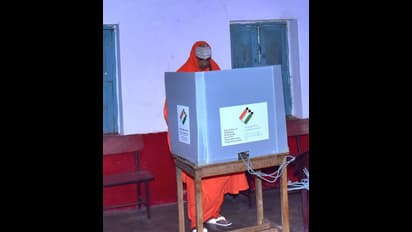 India General Elections 2024: ಕರ್ನಾಟಕದಲ್ಲಿ ಮತ ಹಾಕಿ ಹಕ್ಕು ಚಲಾಯಿಸಿದ ಮಠಾಧೀಶರು 