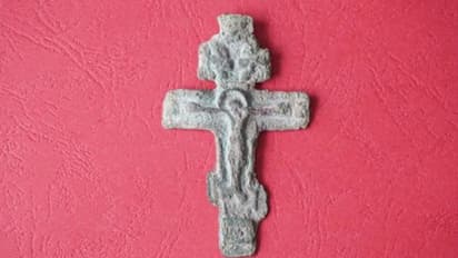 തുറസായ സ്ഥലത്തെ പരിശോധനയിൽ ഗവേഷകന് ലഭിച്ചത് 17ാം നൂറ്റാണ്ടിൽ നിന്നുള്ള കുരിശ് 