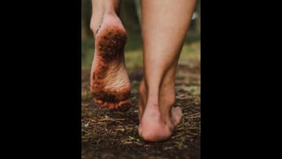 ಆಫೀಸ್, ಶಾಪಿಂಗ್ಗೆ ಬರಿಗಾಲಲ್ಲೇ ಬರ್ತಾರೆ ಜನ, ರೀಸನ್ ಏನಿರಬಹುದು?