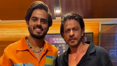 Shah Rukh Khan poses with Kolkata Knight Riders vice-captain Nitish Rana [Photos]