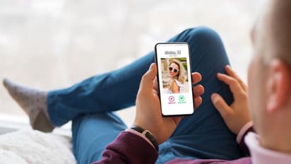 Dating App : டேட்டிங் ஆப் உங்க போனில் இருக்கா? திருட்டுத்தனமாக விற்கப்படும் உங்கள் தகவல்கள்? - மக்களே உஷார்!