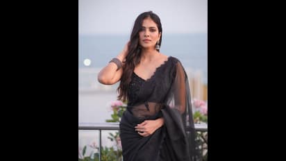 Malavika Mohanan : கல்லூரி விழாவில் கருப்பு சேலையில்.. மனதை கொள்ளைகொண்ட மாளவிகா மோகனன் - வைரல் போட்டோஸ்!