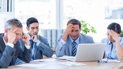 ഭക്ഷണത്തിന് അനുവദിച്ച ക്രഡിറ്റ് കാർഡുപയോഗിച്ച് സോപ്പും പേസ്റ്റും വൈനും വാങ്ങി; 24 ജീവനക്കാരെ പുറത്താക്കി മെറ്റ