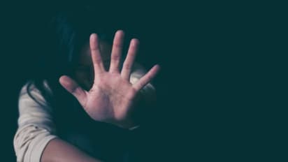 ഭാര്യയുടെ അറിവോടെ ഭര്‍ത്താവ് ഹൈസ്കൂള്‍ വിദ്യാര്‍ത്ഥിനിയെ മദ്യം നൽകി പീഡിപ്പിച്ചു; ദമ്പതികള്‍ പിടിയിൽ