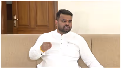 ಪ್ರಜ್ವಲ್ ರೇವಣ್ಣ ಅಶ್ಲೀಲ ವಿಡಿಯೋ ವೈರಲ್ ಮಾಡಿದ ಕಾಂಗ್ರೆಸ್ ಸಚಿವರ ಆಪ್ತನ ವಿರುದ್ಧ ಎಫ್ಐಆರ್!