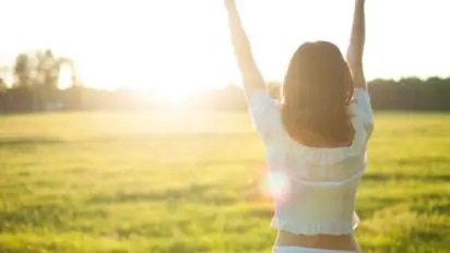 Explore 7 surprising benefits of morning sunlight 