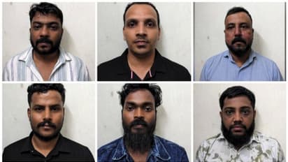 കരിപ്പൂരിൽ സ്വർണം കടത്തിയ ആളും തട്ടിയെടുക്കാനെത്തിയവരും പിടിയിൽ; കടത്തിയത് 56 ലക്ഷം രൂപയുടെ സ്വർണം