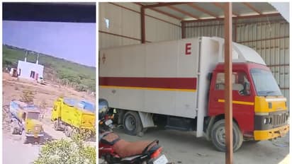 4 பேர் உயிரிழந்த இடத்தில் வெடி பொருள் நிரப்பிய வேன்; அதிகமான அளவில் வெடி மருந்து இருப்பதால் அதிகாரிகள் அச்சம்