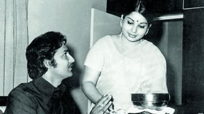 அவர் கலர பாருங்க; அவரோடு என் பொண்ணு நடிக்க மாட்டா! பிரபல ஹீரோவை அவமானப்படுத்திய ஜெயலலிதாவின் தாய்?