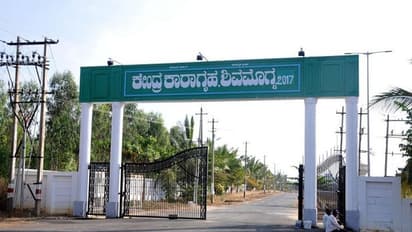 Shivamogga: ಜೈಲಲ್ಲೇ ಮೊಬೈಲ್‌ ಫೋನ್‌ ನುಂಗಿದ ಕೈದಿ,  ಬೆಂಗಳೂರಿನಲ್ಲಿ ಗಂಭೀರ ಸರ್ಜರಿ!