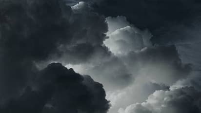 2024 -ൽ അന്ധകാരം നിറഞ്ഞ മൂന്ന് ദിവസങ്ങൾ വരും; പ്രവചനവുമായി 'ലിവിം​ഗ് നോസ്ട്രഡാമസ്'