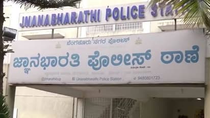 ದೂರು ನೀಡಲು ಬಂದು ಪೊಲೀಸ್ ಮೇಲೆ ಕೈ ಮಾಡಿದ ಮಹಿಳೆಯರು: ಕಪಾಳಕ್ಕೆ ಹೊಡೆದು ಗಲಾಟೆ