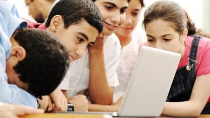 SMS या डिजीलॉकर-CBSE 10th, 12th Result 2024 चेक करने के ये हैं 4 शानदार तरीकें- स्टूडेंट्स नोट कर लें डिटेल्स