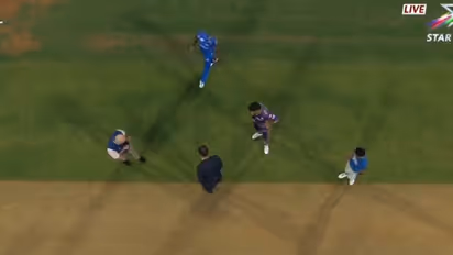 മുംബൈ-കൊല്ക്കത്ത പോരാട്ടത്തില് വീണ്ടും ടോസ് വിവാദം, ഇത്തവണയും മുംബൈയെ സഹായിച്ചത് മാച്ച് റഫറിയെന്ന് ആരോപണം