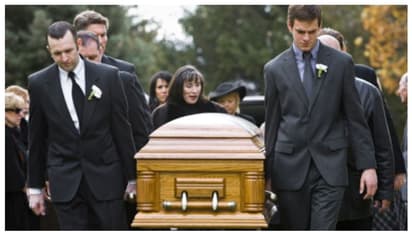 'തൊട്ടാല്‍ പൊള്ളും';  ബ്രിട്ടനില്‍ ശവസംസ്കാര ചെലവ് കുതിച്ച് ഉയരുന്നതായി റിപ്പോര്‍ട്ട് 