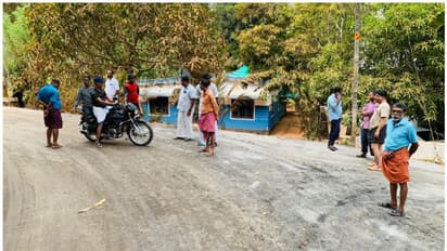 2.70 കോടി ചെലവ്, പുതുപുത്തൻ റോഡിന്റെ നടുവിലൂടെ പോകുന്നത് വാട്ടർ പൈപ്പ് ലൈൻ; മന്ത്രിക്ക് പരാതി നൽകി നാട്ടുകാർ