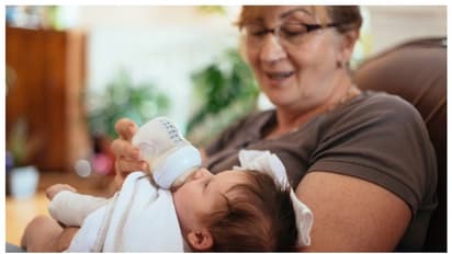 മുത്തശ്ശി പാല്‍പ്പൊടിയില്‍ വൈന്‍ കലക്കി നല്‍കി; നാല് മാസം പ്രായമായ കുഞ്ഞ് കോമയില്‍