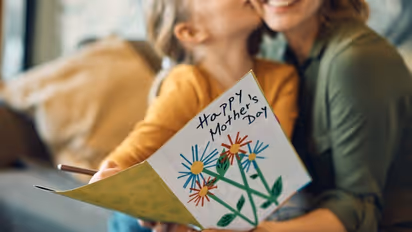 How to write a poem for your mom on Mother’s Day