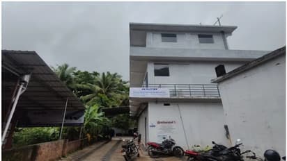 വൈദ്യുതി മുടങ്ങി, കെഎസ്ഇബി ഓഫീസിലെത്തി അതിക്രമം; 15 പേര്ക്കെതിരേ കേസ്