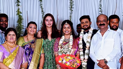 ಭಾಮಾ ಹರೀಶ್ ಮಗಳ ಮದುವೆಯದಲ್ಲಿ ಮಿಂಚಿದ ಸ್ಯಾಂಡಲ್‌ವುಡ್‌ ಸೆಲೆಬ್ರಿಟಿಗಳು 