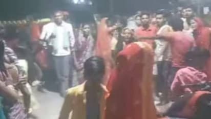 കല്ല്യാണത്തിന് വിളിച്ചില്ല, വിവാഹത്തിനെത്തി വരനെയും കുടുംബത്തെയും നാട്ടുകാരെയും തല്ലി ബന്ധു