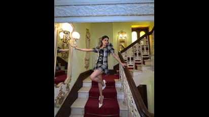 షార్ట్ ఫ్రాక్ లో జాన్వీ కపూర్... దాని ధర తెలిసి నోరెళ్లబెట్టిన ఫ్యాన్స్!