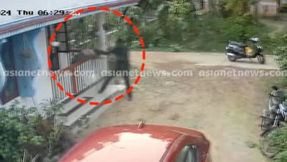 കൂട്ടുകാരന്റെ വീട്ടിലെത്തി, തടഞ്ഞ അമ്മയെ മുടിക്ക് കുത്തിപ്പിടിച്ച് പൊതിരെ തല്ലി; വധശ്രമത്തിന് കേസ്, അറസ്റ്റ്