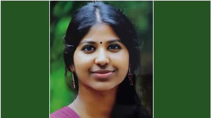 യുകെയില് 25കാരിയായ മലയാളി യുവതി കുഴഞ്ഞുവീണ് മരിച്ചു