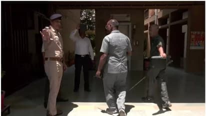 ​ഗുജറാത്തിൽ ഏഴ് സ്കൂളുകൾക്ക് തകർക്കുമെന്ന് ഭീഷണി സന്ദേശം; പരിശോധന തുടങ്ങി പൊലീസ്