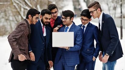 ഒന്നും രണ്ടും പേരെയല്ല, 6 ലക്ഷം പേരെ ജോലിക്കെടുക്കാൻ ആപ്പിൾ; ലക്ഷ്യം ഇതാണ്