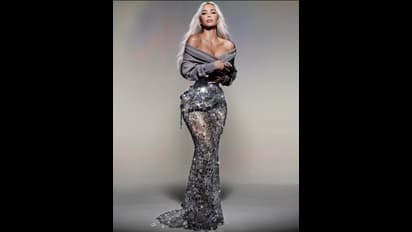 Met Gala 2024: Kim Kardashian looks stunning in John Galliano's gown, highlighting her hourglass figure | Asianet Newsable Met Gala 2024: Kim Kardashian looks stunning in John Galliano's gown, highlighting her hourglass figure | Asianet Newsable