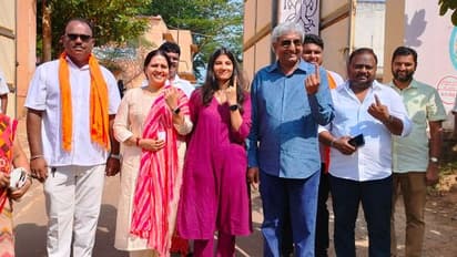 Lok Sabha Election 2024: ಲೋಕಸಭಾ ಚುನಾವಣೆ ಅಭ್ಯರ್ಥಿಗಳಿಂದ ಮತದಾನ 
