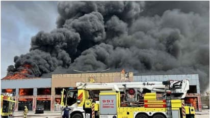 പരസ്പരമുള്ള തര്ക്കം; സ്ത്രീയെ കുത്തിക്കൊലപ്പെടുത്തി കടയ്ക്ക് തീയിട്ട് യുവാവ്, 10 മിനിറ്റില് പ്രതി പിടിയില്