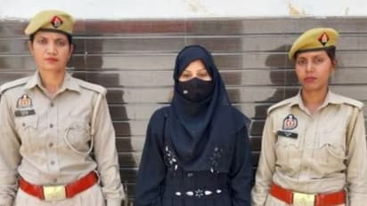 ಪತಿಯ ಖಾಸಗಿ ಅಂಗ ಸಿಗರೇಟ್ನಿಂದ ಸುಟ್ಟು ಕತ್ತರಿಸಲು ಹೋದ ಪತ್ನಿ ಬಂಧನ; ಹೆಂಡತಿಯ ಚಿತ್ರಹಿಂಸೆ ಸಿಸಿ ಕ್ಯಾಮೆರಾದಲ್ಲಿ ಸೆರೆ