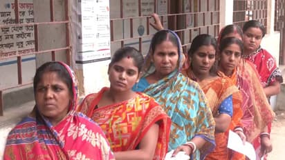 രാജ്യത്ത് മൂന്നാം ഘട്ട വോട്ടെടുപ്പിലും പോളിംഗ് ശതമാനത്തില് ഇടിവ്; വൈകിട്ട് വരെ ആകെ രേഖപ്പെടുത്തിയത് 60%