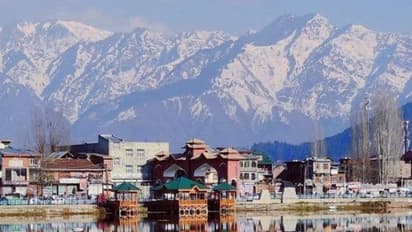 गर्मी के सितम से मिलेगी आजादी, घूम आएं  श्रीनगर की बर्फीली वादियों में