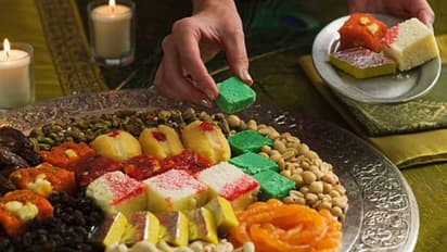 குழந்தைகளுக்கு ஊட்டி ஊட்டி வளர்க்கலாம்! ஆனால் இதைமட்டும் ஊட்டாதீங்க!