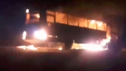 ಮತದಾನದ ನಂತರ ಮತಪೆಟ್ಟಿಗೆಗಳ ಸಾಗಿಸುತ್ತಿದ್ದ ಬಸ್ಗೆ ಮಧ್ಯಪ್ರದೇಶದಲ್ಲಿ ಬೆಂಕಿ