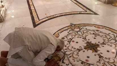 Kerala Governor Arif Mohammed Khan bows down before Ram Lalla at Ayodhya's Ram temple (WATCH)