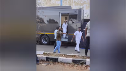 Vettaiyan: வேட்டி, சட்டையுடன் மாஸ் லுக்கில் தலைவர் ரஜினிகாந்த்; இறுதி கட்ட படபிடிப்பு பணியில் வேட்டையன்