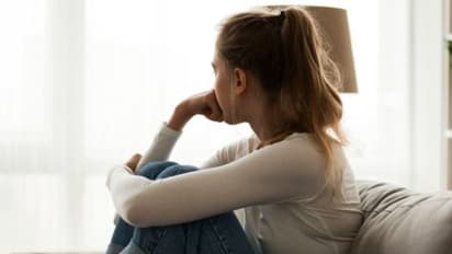 मासिक पाळी आणि नैराश्य: काय आहे संबंध?