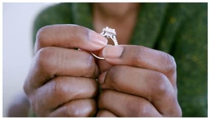 6 ലക്ഷത്തിന്റെ വിവാഹ മോതിരം; ജോയന്റ് അക്കൌണ്ടിൽ നിന്നും ഭർത്താവ് പണം എടുത്തെന്ന ഭാര്യയുടെ കുറിപ്പ് വൈറൽ